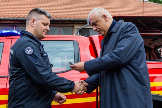 Gradonačelnik Stevan Bakić uručio ključeve modernog vatrogasnog vozila Dobrovoljnom vatrogasnom društvu „Matica” Subatica